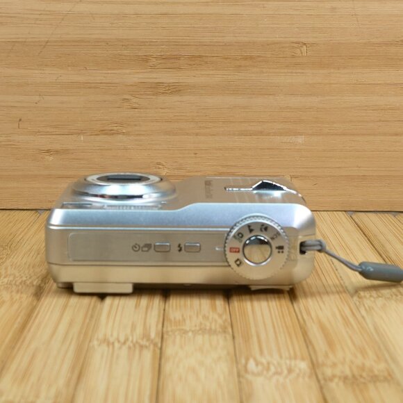 Kodak EasyShare C643 6.1MP 3X Optical Zoom Digital Camera (silver) - Picture 6 of 8